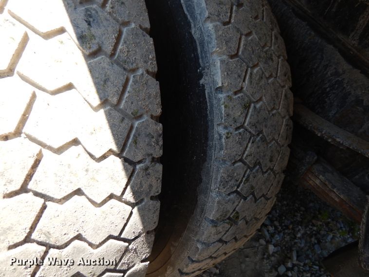 image for item IY9674 2002 International 4900  dump truck