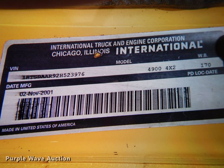 image for item IY9674 2002 International 4900  dump truck