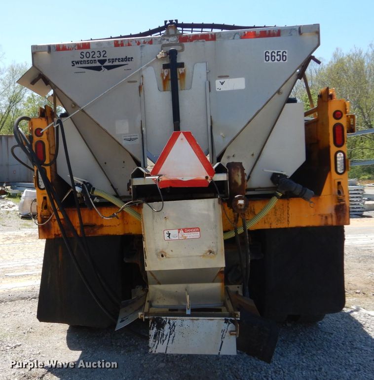 image for item IY9676 2002 International 4900  dump truck