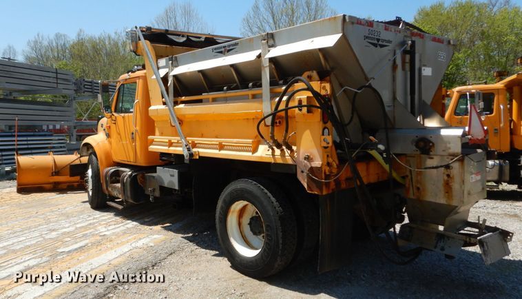 image for item IY9676 2002 International 4900  dump truck