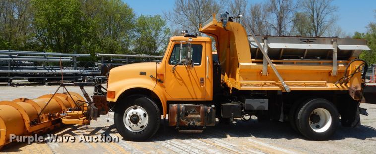 image for item IY9676 2002 International 4900  dump truck