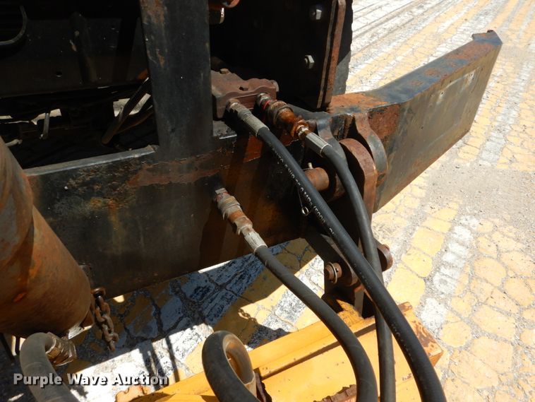 image for item IY9676 2002 International 4900  dump truck