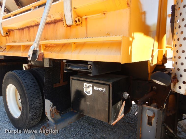 image for item IY9676 2002 International 4900  dump truck