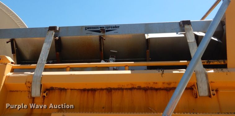 image for item IY9676 2002 International 4900  dump truck