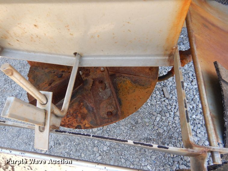 image for item IY9676 2002 International 4900  dump truck