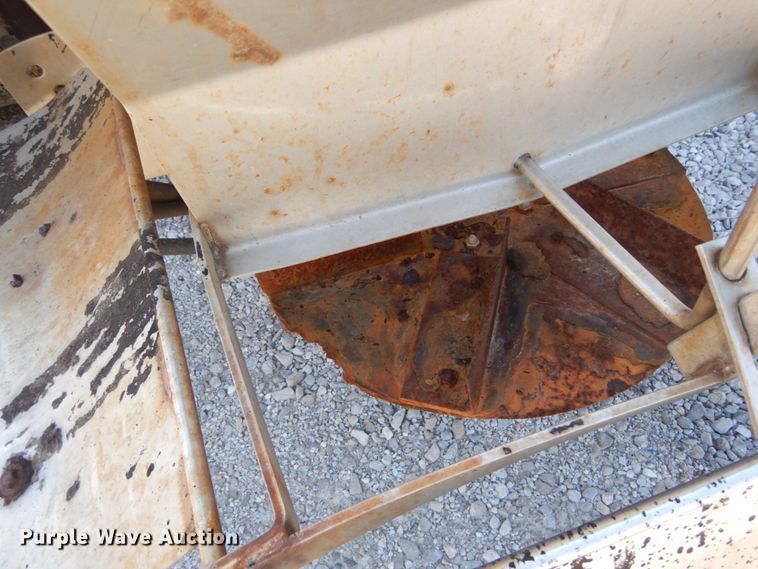 image for item IY9676 2002 International 4900  dump truck