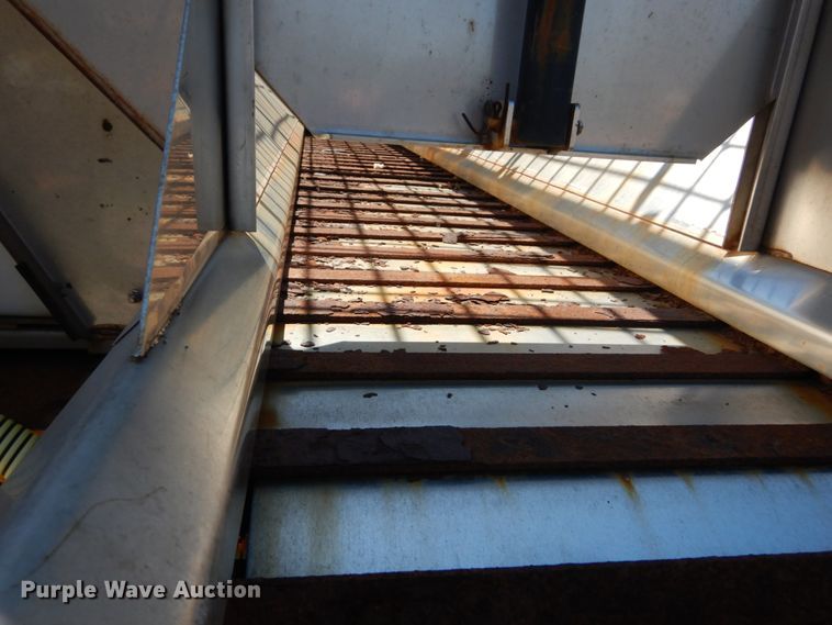 image for item IY9676 2002 International 4900  dump truck