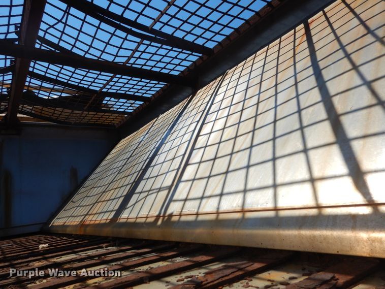 image for item IY9676 2002 International 4900  dump truck