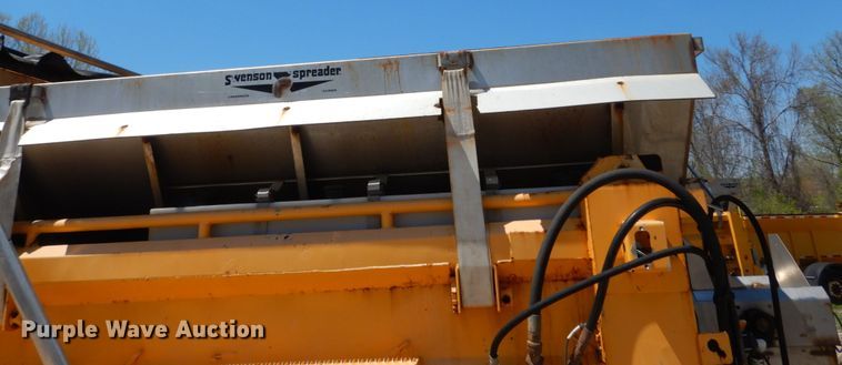 image for item IY9676 2002 International 4900  dump truck