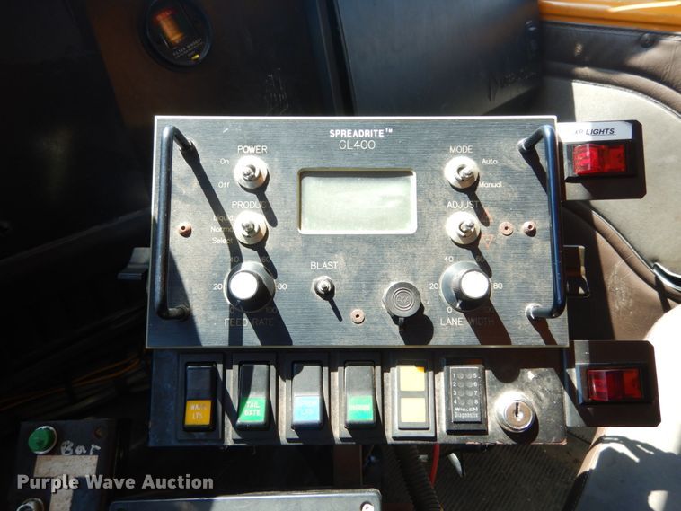 image for item IY9676 2002 International 4900  dump truck