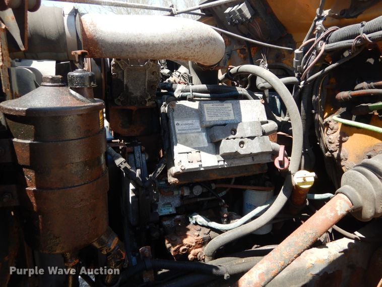 image for item IY9676 2002 International 4900  dump truck