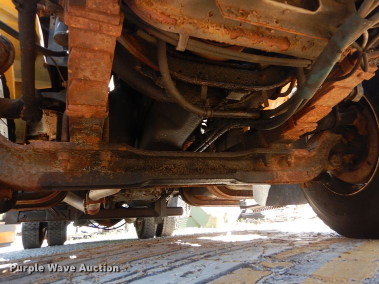 image for item IY9676 2002 International 4900  dump truck