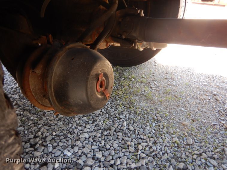 image for item IY9676 2002 International 4900  dump truck