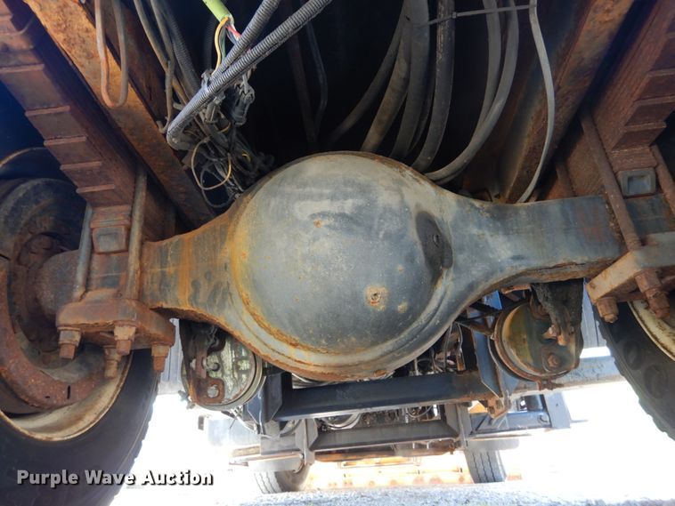 image for item IY9676 2002 International 4900  dump truck