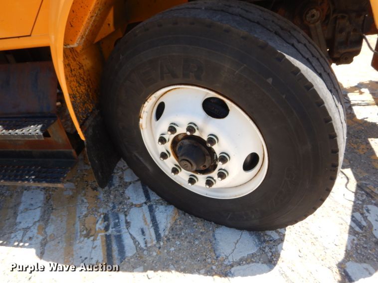 image for item IY9676 2002 International 4900  dump truck