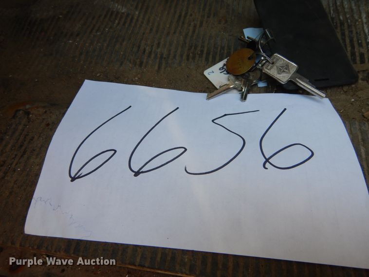 image for item IY9676 2002 International 4900  dump truck