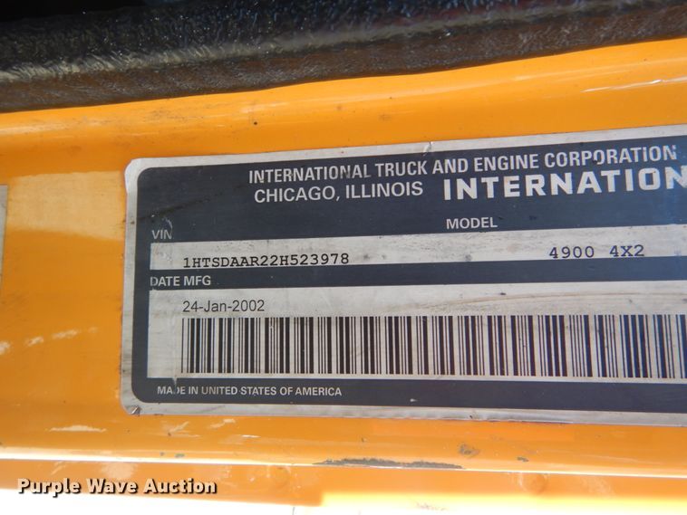 image for item IY9676 2002 International 4900  dump truck