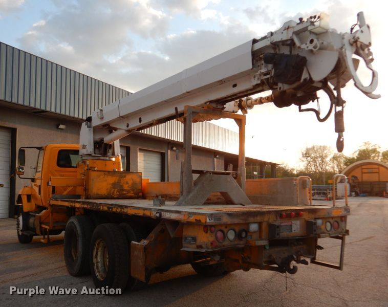 image for item IY9681 2006 International 7400  digger derrick truck