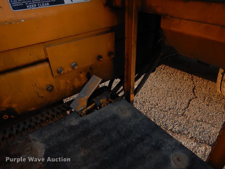 image for item IY9681 2006 International 7400  digger derrick truck