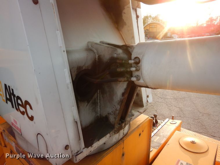 image for item IY9681 2006 International 7400  digger derrick truck