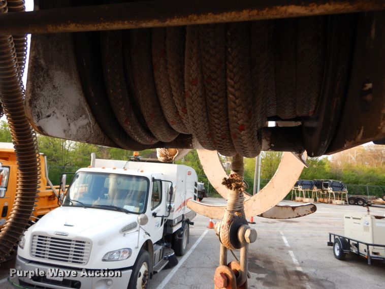 image for item IY9681 2006 International 7400  digger derrick truck