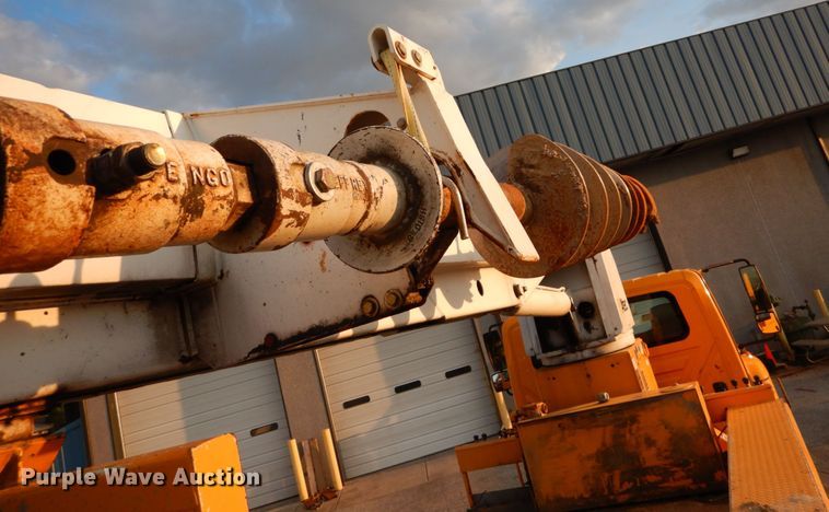 image for item IY9681 2006 International 7400  digger derrick truck