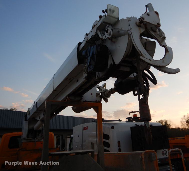 image for item IY9681 2006 International 7400  digger derrick truck