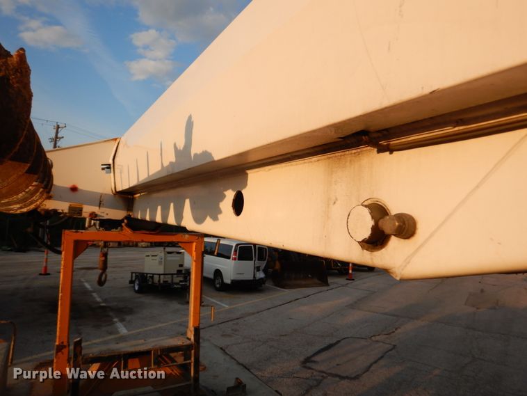 image for item IY9681 2006 International 7400  digger derrick truck