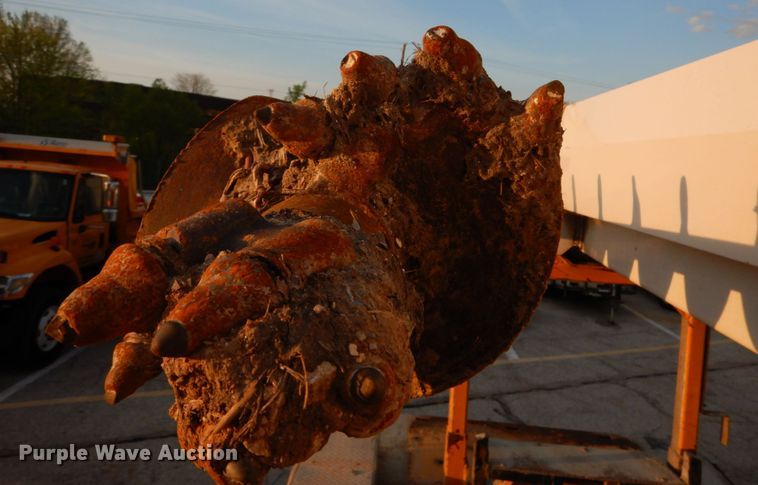 image for item IY9681 2006 International 7400  digger derrick truck