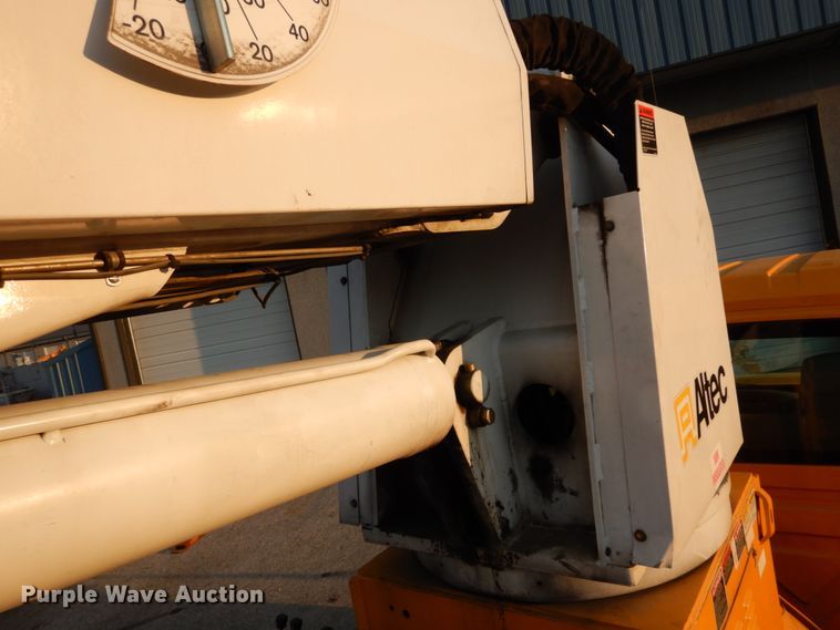 image for item IY9681 2006 International 7400  digger derrick truck