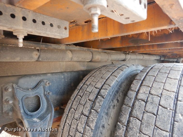 image for item IY9681 2006 International 7400  digger derrick truck