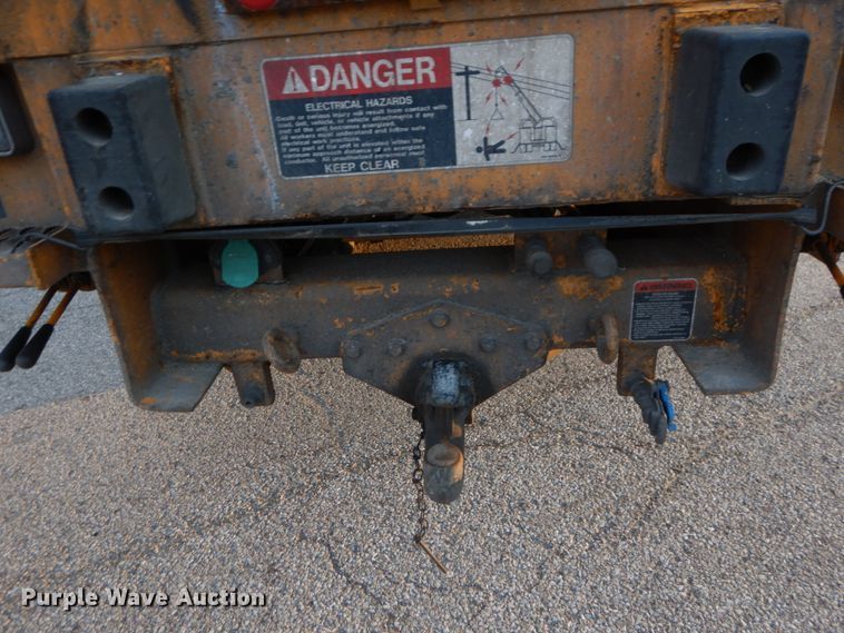 image for item IY9681 2006 International 7400  digger derrick truck