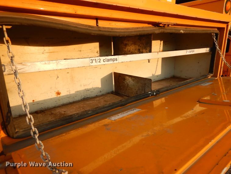 image for item IY9681 2006 International 7400  digger derrick truck