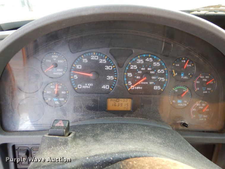 image for item IY9681 2006 International 7400  digger derrick truck