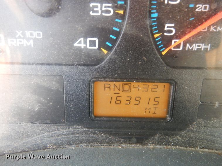 image for item IY9681 2006 International 7400  digger derrick truck