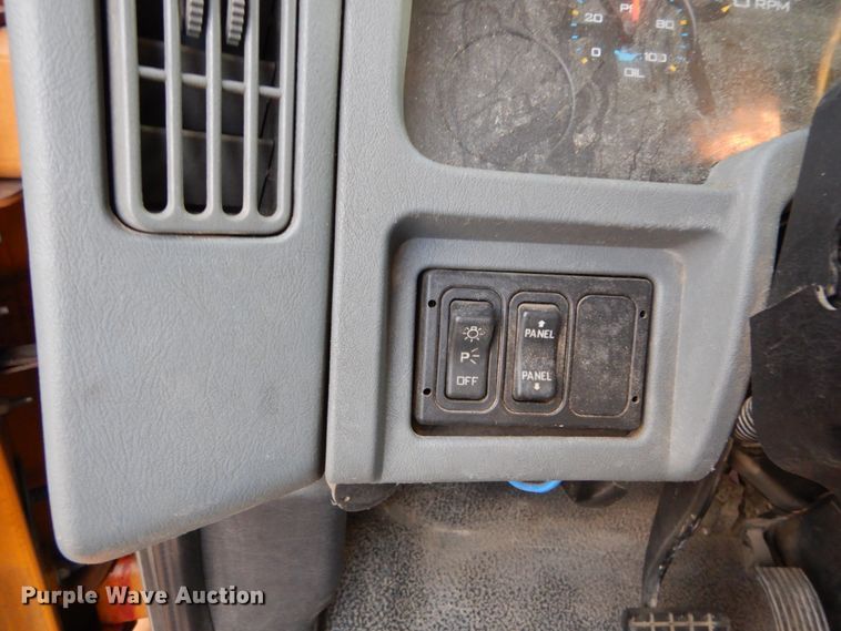 image for item IY9681 2006 International 7400  digger derrick truck