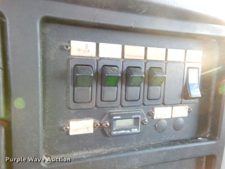 image for item IY9681 2006 International 7400  digger derrick truck