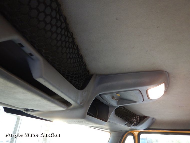 image for item IY9681 2006 International 7400  digger derrick truck