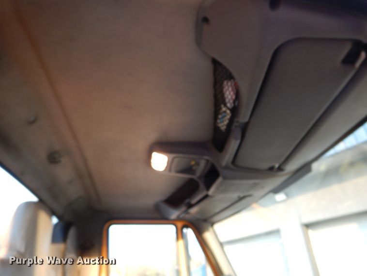 image for item IY9681 2006 International 7400  digger derrick truck