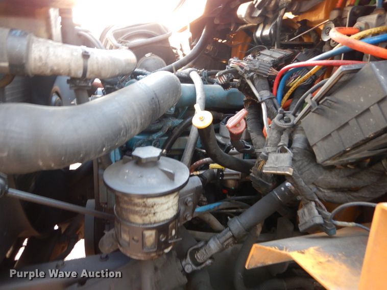 image for item IY9681 2006 International 7400  digger derrick truck