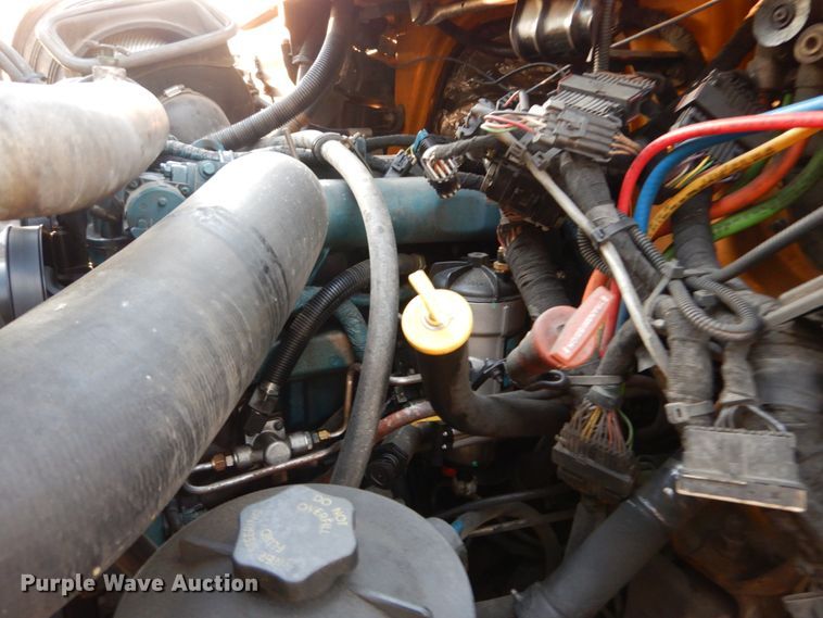 image for item IY9681 2006 International 7400  digger derrick truck