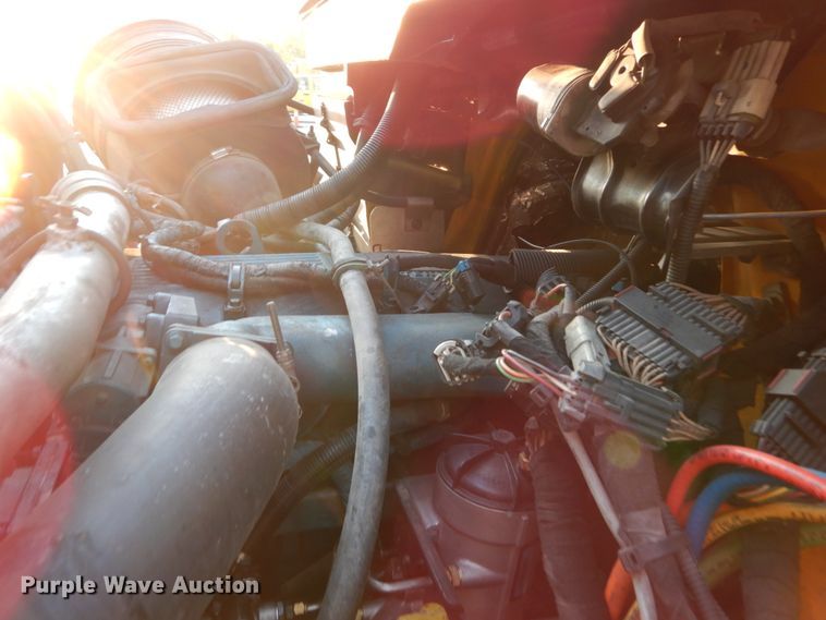 image for item IY9681 2006 International 7400  digger derrick truck