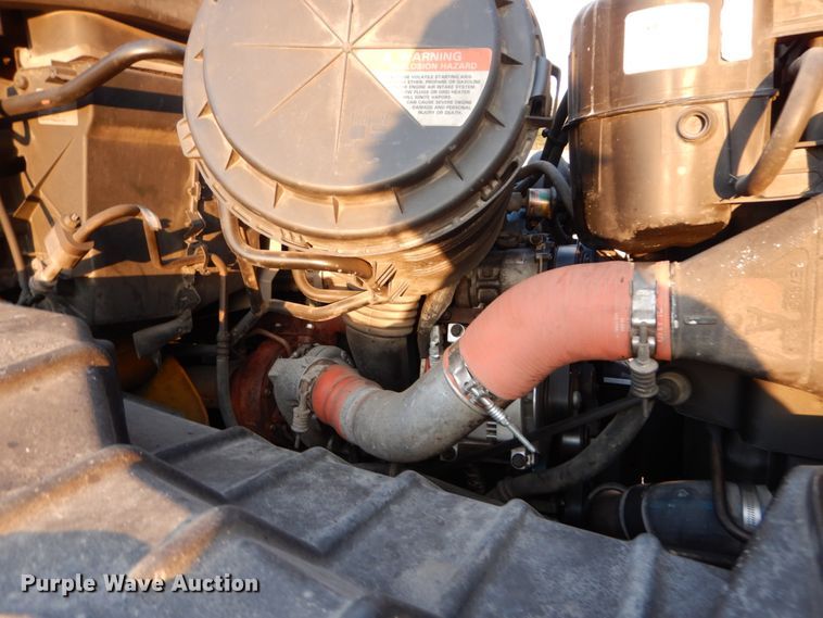 image for item IY9681 2006 International 7400  digger derrick truck