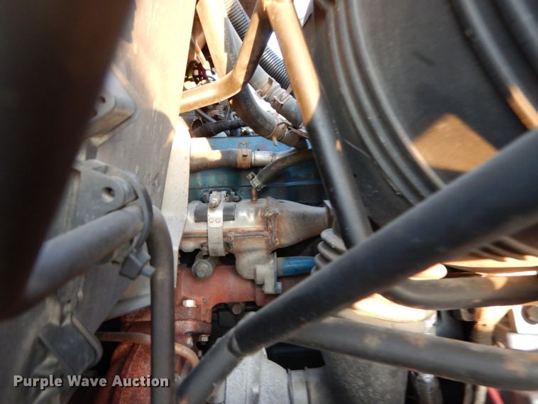 image for item IY9681 2006 International 7400  digger derrick truck