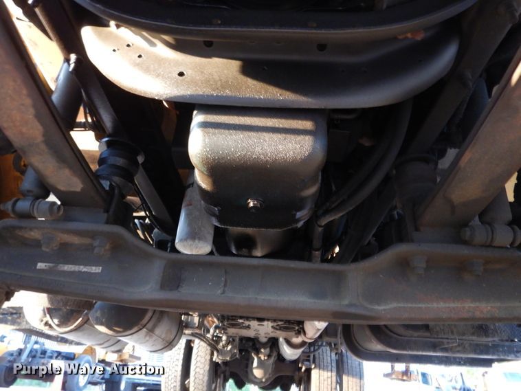 image for item IY9681 2006 International 7400  digger derrick truck