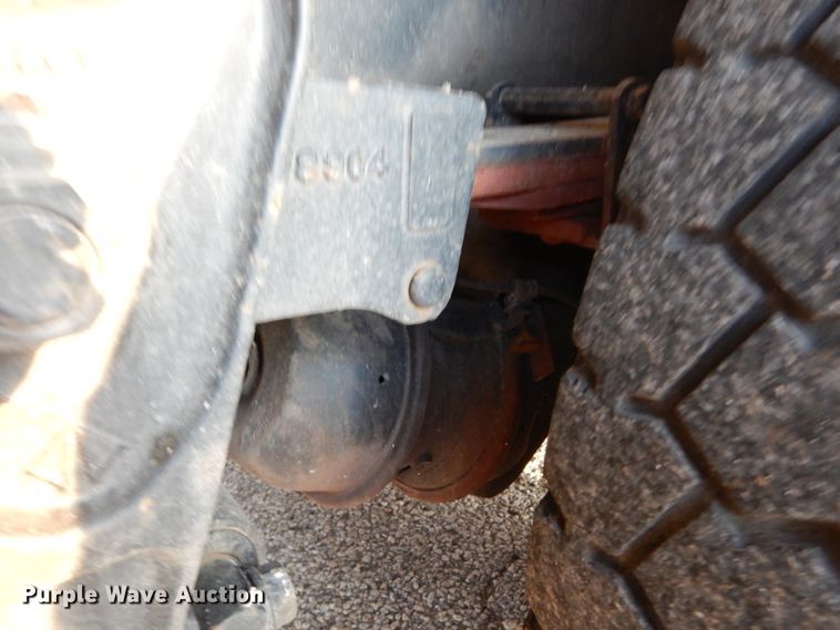 image for item IY9681 2006 International 7400  digger derrick truck