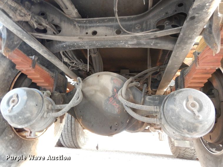 image for item IY9681 2006 International 7400  digger derrick truck