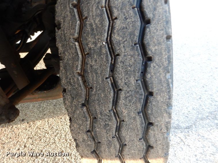 image for item IY9681 2006 International 7400  digger derrick truck