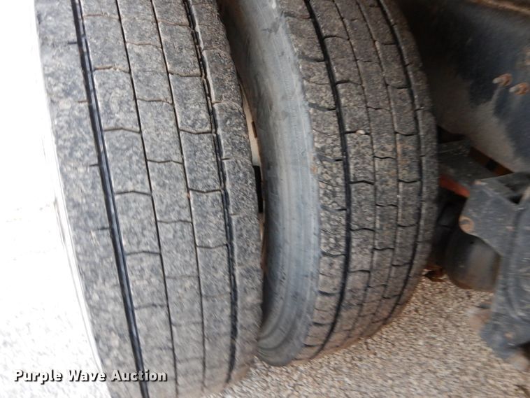 image for item IY9681 2006 International 7400  digger derrick truck