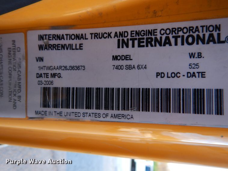 image for item IY9681 2006 International 7400  digger derrick truck